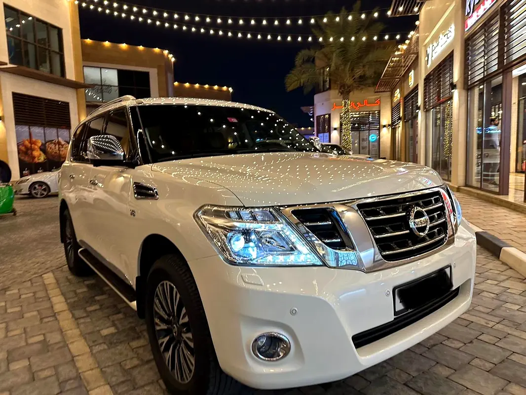 Nissan Patrol 2019 — photo 1 of 20