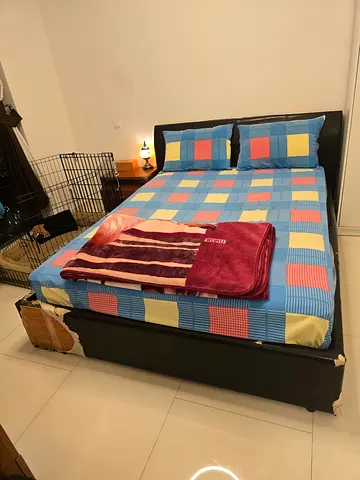 Mattress for queen bed - good condition