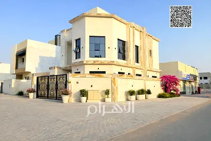 فيلا كورنر  طابقين بروف بمقدم 10% وقسط شهرى 6000 درهم