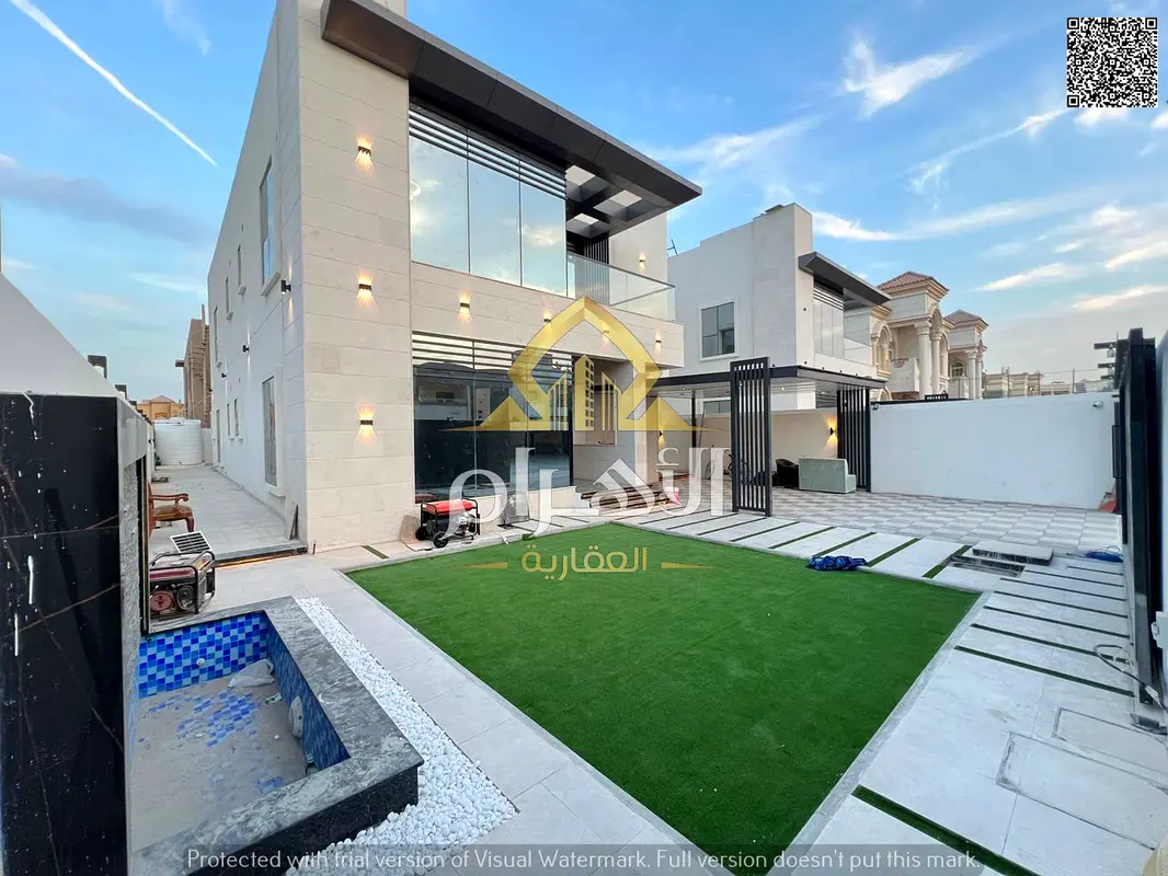 Luxury villa for sale with a large built-up area and high-end finishing, located close to schools and services.