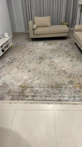 Large Vintage-Style Neutral Area Rug with Fringe - 2.5m x 3.5m (approx.)
