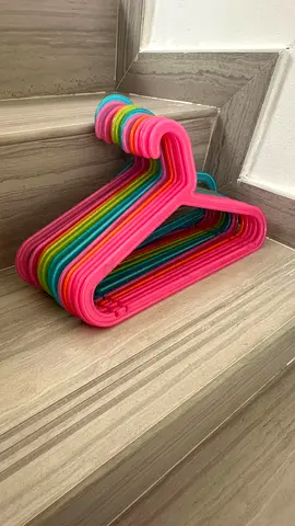 39 hangers for 20 AED