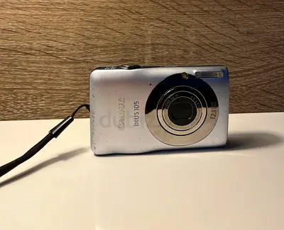 Canon IXUS 105 Compact Point-and-Shoot Camera - Silver