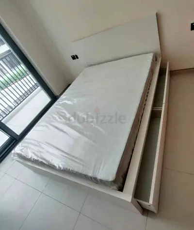 IKEA malam king‑size bed (180 × 200 cm) with 2 storage drawers and an IKEA mattress ✨
