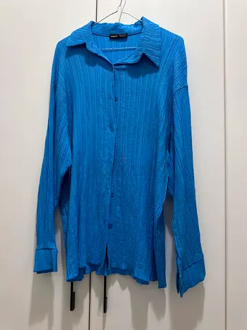 blue long sleeve shirt