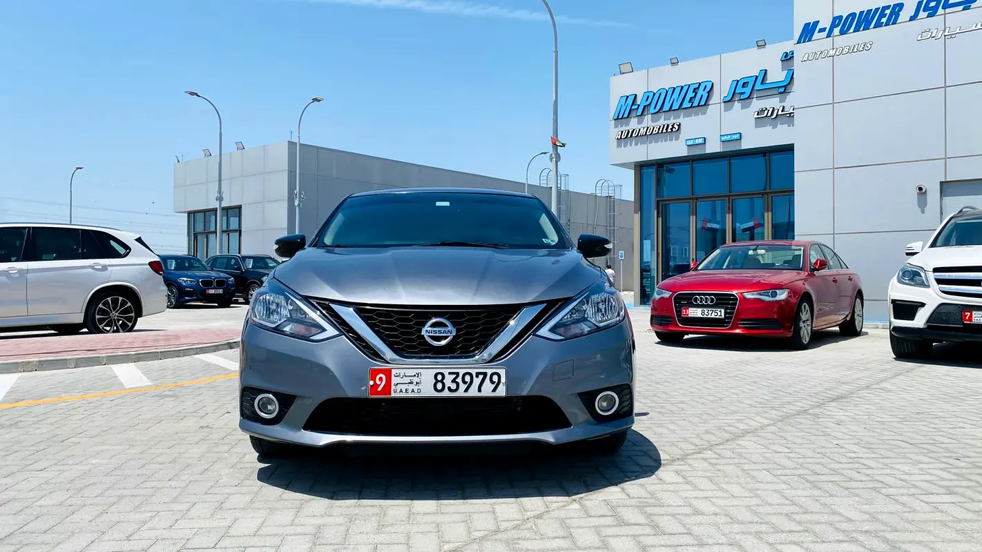 Nissan Sentra 2017 — photo 1 of 8