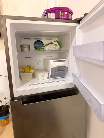 Stainless steel refrigerator - bottom freezer (working condition)