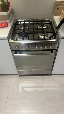 Stainless steel Ariston 60x60 cm gas cooking range with four burners. Great condition.