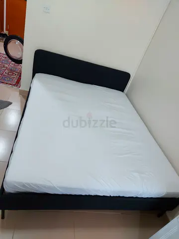Queen size bed frame with mattress - good condition 160×200
