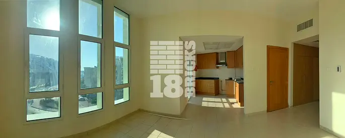 L Shape | Studio + Storage | Next to Metro