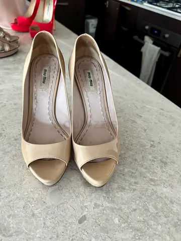 Miu Miu size 38 heel good condition
