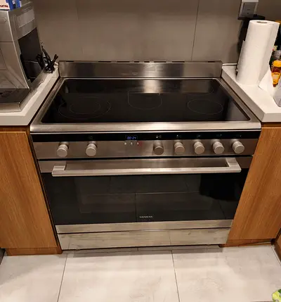 Siemens freestanding electric cooker with ceramic hob and oven