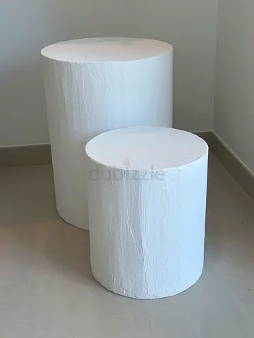 Set of 2 white custom-made concrete effect cylindrical side tables / pedestals