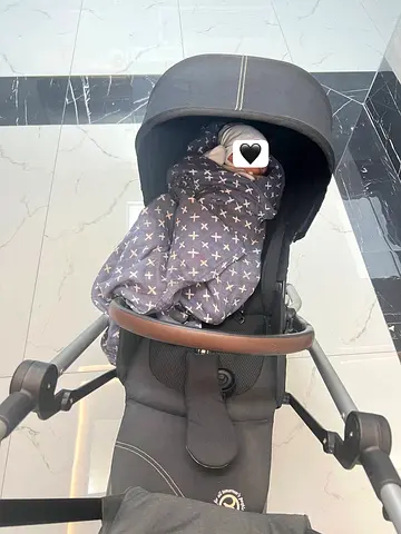 Selling a Cybex Eezy S TWIST 2+ stroller
black 🖤
Weight 8-9 kg, 360-degree rotation