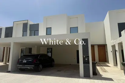 Single Row | Close To Shops | Spacious