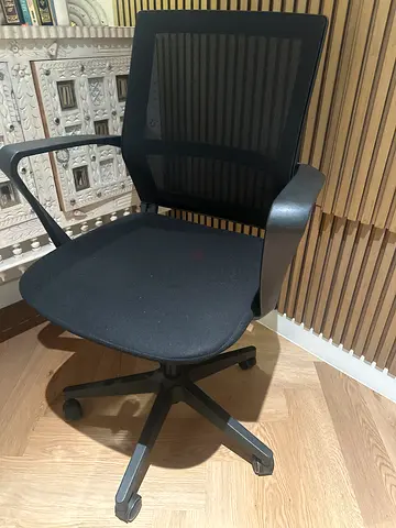 OFFICE CHAIR