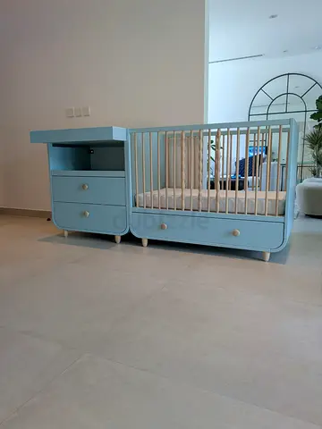 Baby Crib and Changing Table / Dresser