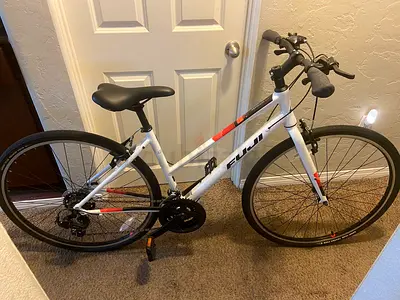 Fuji Absolute 2.1 ST Urban womens Bike (2022) Pearl White. 21 Speed.