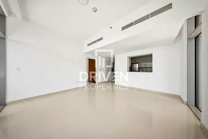 Ready to Move in | High Floor | Prime Location