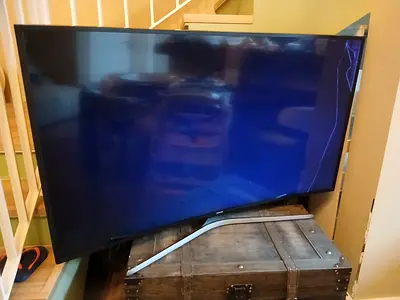 Samsung 55-inch Curved 4K Smart TV (UA55MU7350K) - Broken Screen for Parts/Repair.