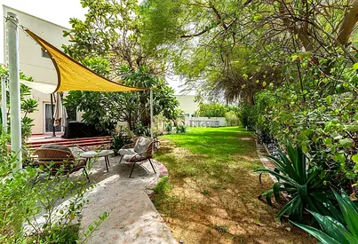 Unique location | Massive Garden | 4 + 2 Maids