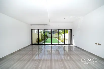 4BR Single Row | Landscaped Garden