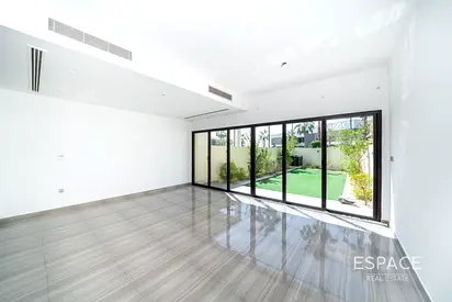 4BR Single Row | Landscaped Garden