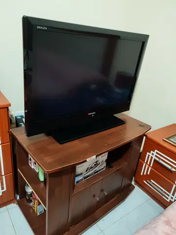 Toshiba Regza 32-inch LCD TV in good working condition