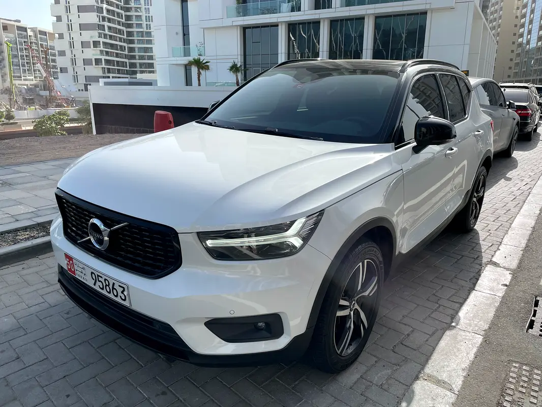 Volvo XC40 2020 — photo 1 of 20