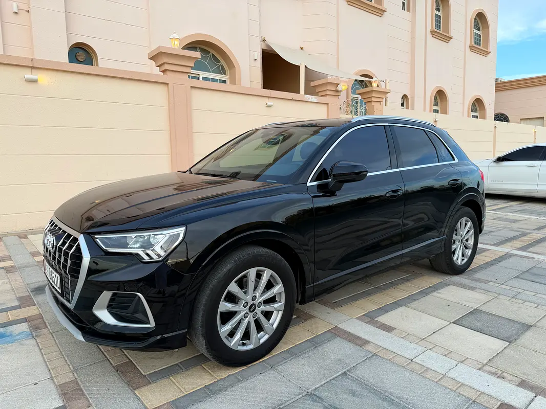 Audi Q3 2022 — photo 1 of 11
