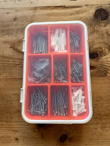 screw and wall plug set