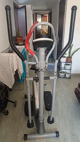 Used elliptical trainer — compact cross-trainer in good working condition.Display not working proper