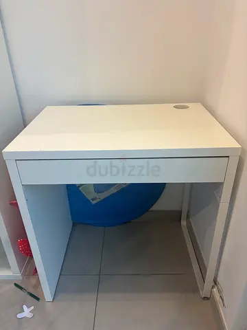Micke compact desk