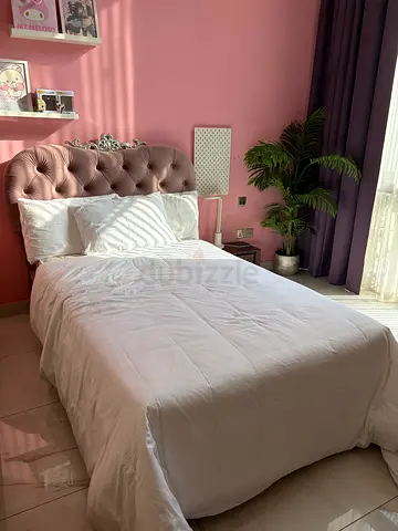 Large Single/Small Double tufted bed with headboard - light pink velvet and Silent Night Mattress