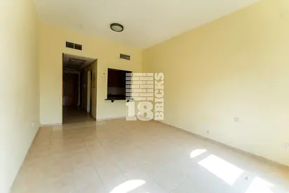 Next to Pool & Metro | Vacant | Multile Options