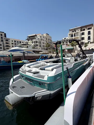 2024 AXIS A245 | 393HP Malibu | + Boat Lifter Included | Like New | UAE | Personal Use