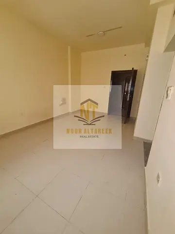 لإيجار السنوي – استوديو مميز في البوطينة ✨ استوديو بتصميم عملي ومريح في موقع حيوي وخدماتي قريب من جميع المرافق والخدمات اليومية ❄️ تكييف مركزي 🔥 غاز