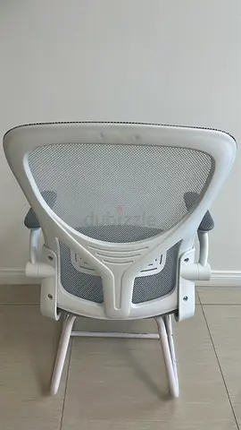 Ergonomic mesh office chair (white) — good condition