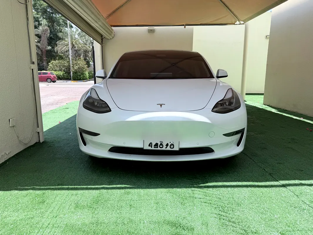 Tesla Model 3 2022 — photo 1 of 8