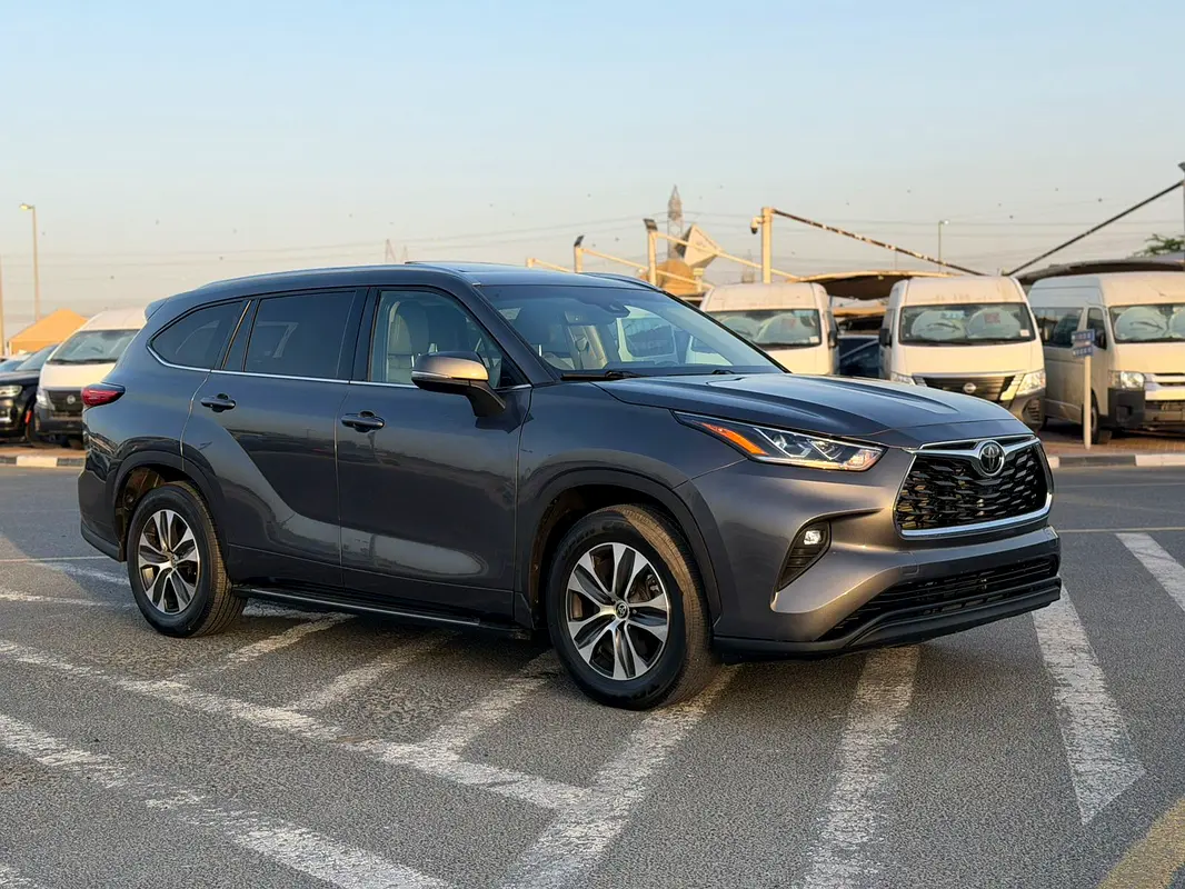 Toyota Highlander 2020 — photo 1 of 20