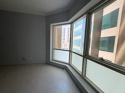 تكييف مجاني جيم و مسبح مجاني غرفة وصاله وغرفة غسيل خزائن بالحائط مساحة كبيرة اطلالة جميلة