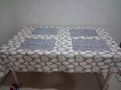 wooden dinning table for 6 persons