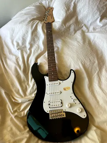 Yamaha Pacifica PAC112J