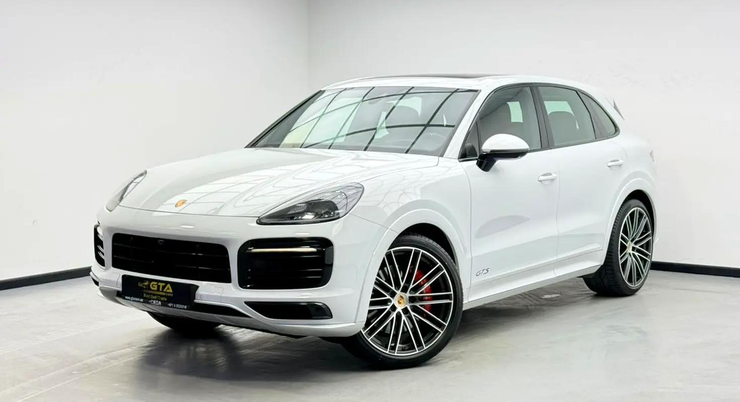 Porsche Cayenne 2023 — photo 1 of 17