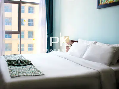 Spacious 1-Bedroom Apartment Overlooking the City