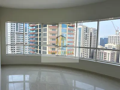 Spacious 3BR Apartment for Annual Rent ✨🏡 📐 Size: 1,776 sq. ft 🛏️ 3 Bedrooms + Living Room + Kitchen Residential & Commercial Building 📍 Prime