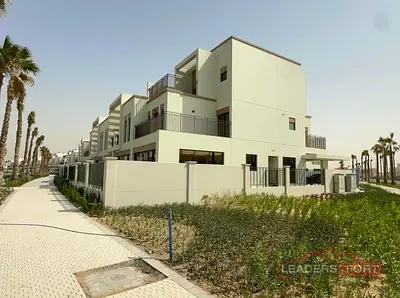 END CORNER | NEXT TO LAGOONS | SINGLE ROW