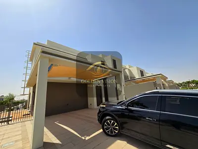 Amazing location 3 BR TH close to Beach