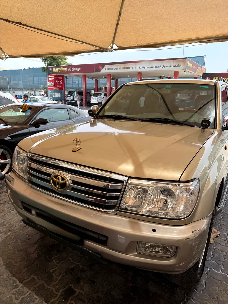 Toyota Land Cruiser 2006 — photo 1 of 12