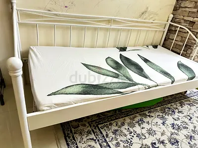 White Metal Daybed / Single Bed Frame